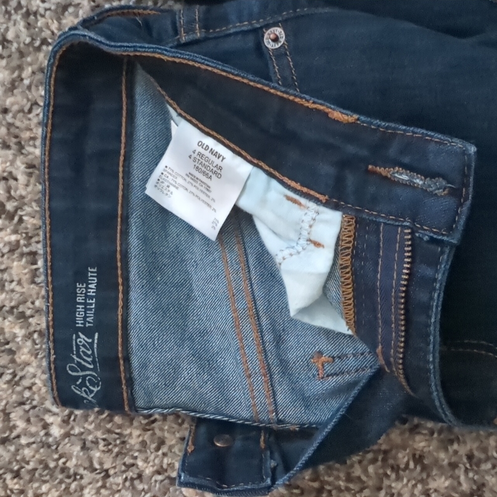 Size 4 old navy rockstar jeans